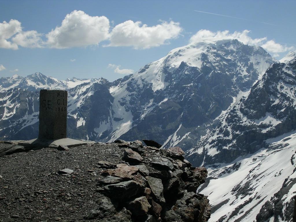 فندق باسو ستيلفيوفي  Rifugio Garibaldi المظهر الخارجي الصورة